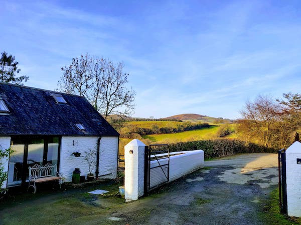 The let itself is in a renovated and modernised old milking parlour, attached to a 300 year old farm house